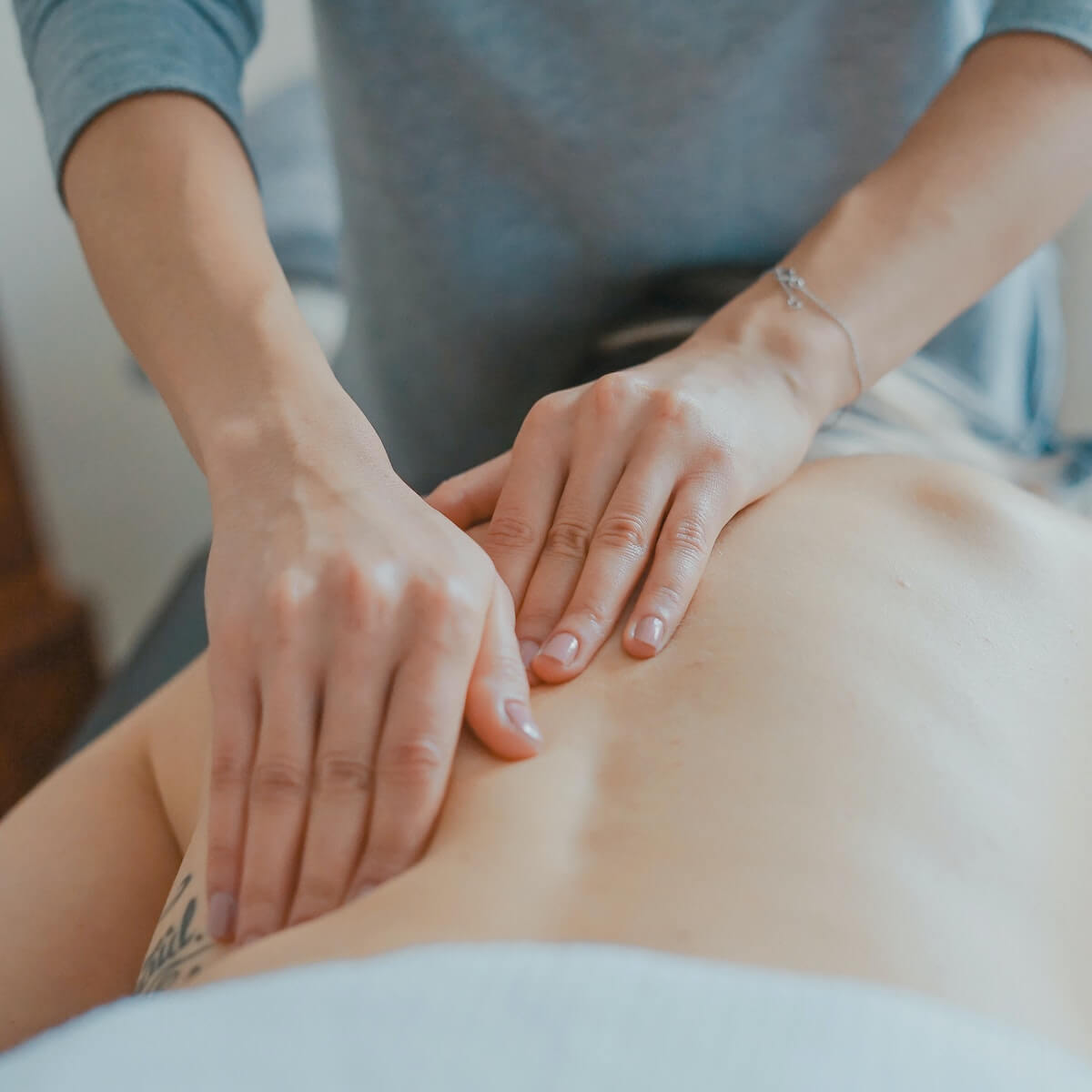 Massage - Photo by Toa Heftiba - unsplash